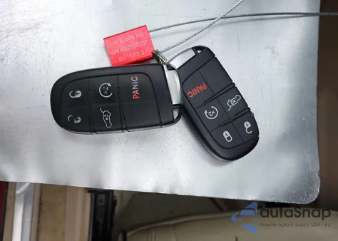 2016 Jeep Grand Cherokee Overland z USA, uszkodzony, nr VIN 1C4RJFCG1GC493602